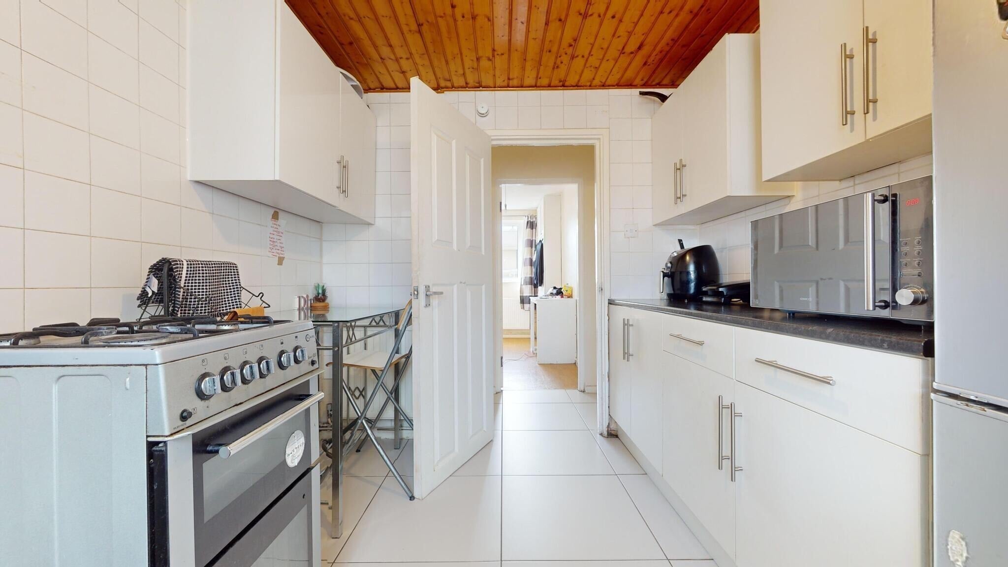 Room Cornwallis Road in Greater London