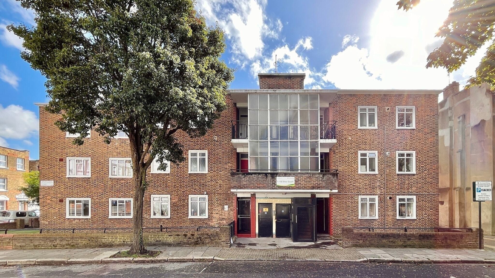 Room Cornwallis Road in Greater London