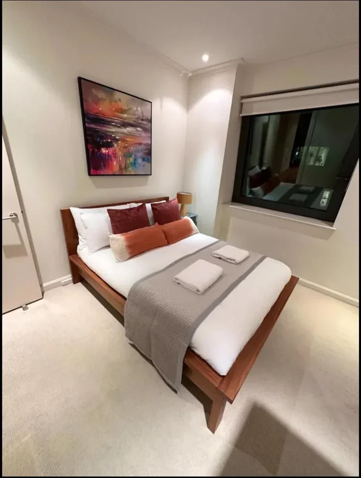Flat South Quay Square in Greater London