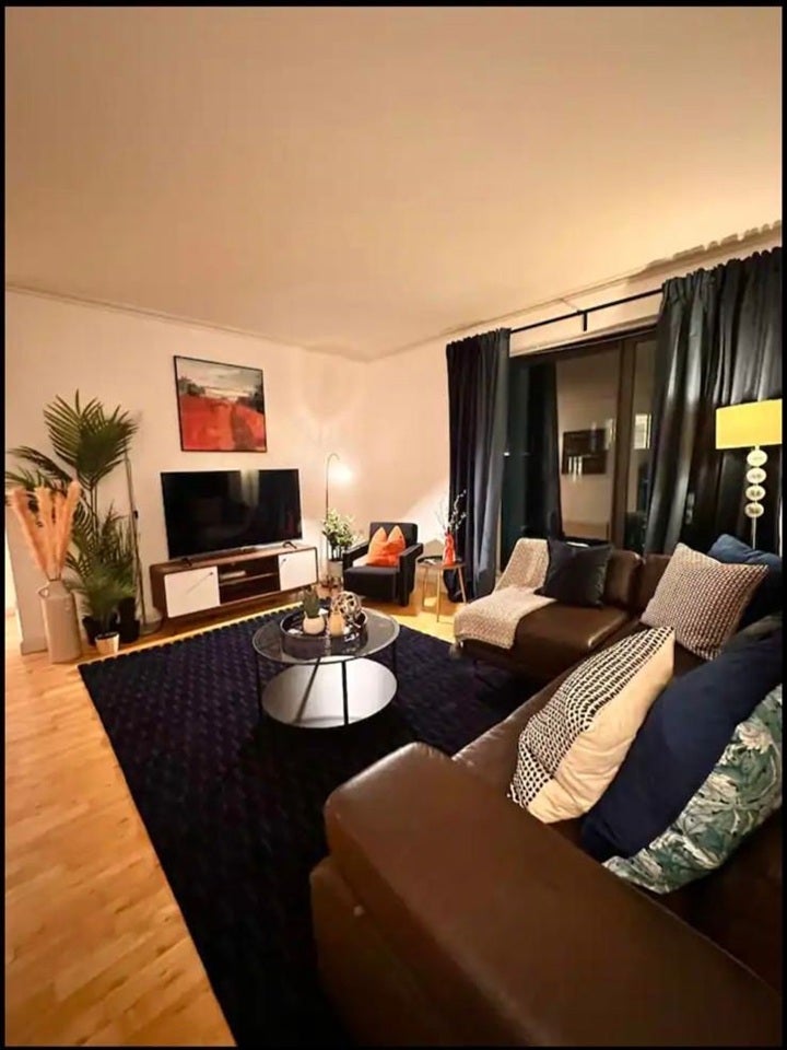 Flat South Quay Square in Greater London