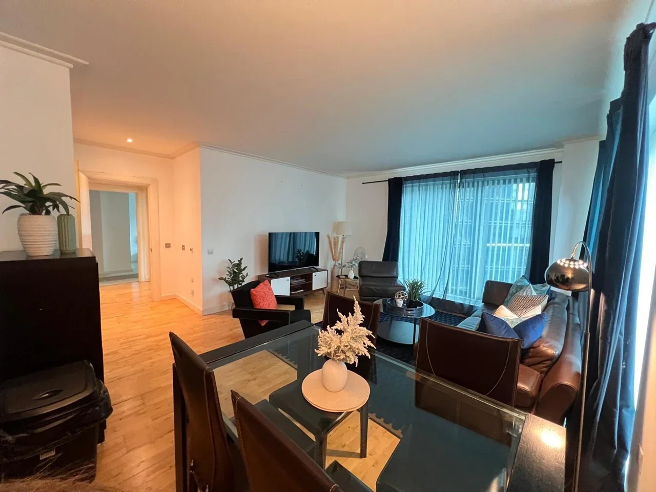 Flat South Quay Square in Greater London