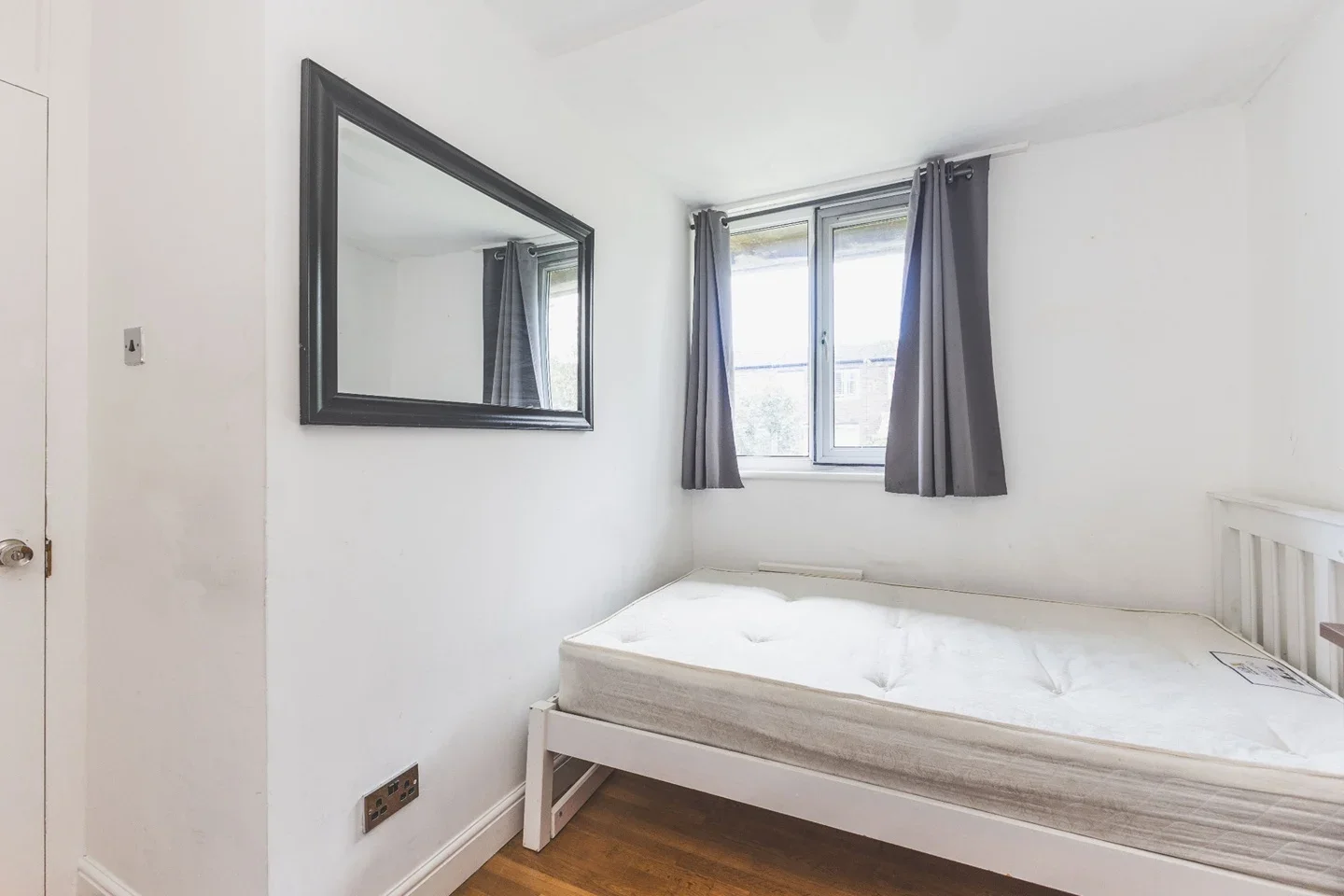Room Dowdeswell Close in Greater London