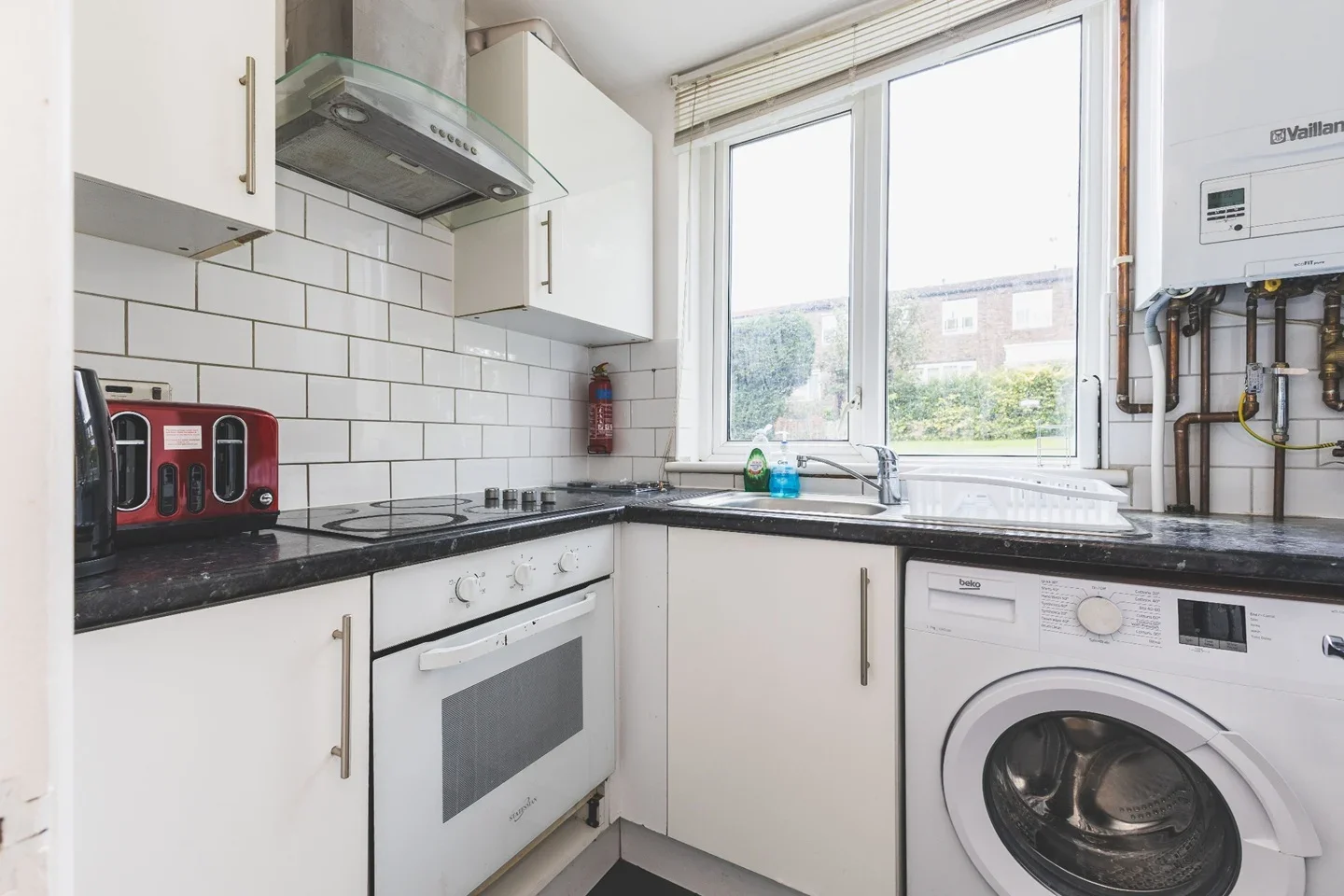 Room Dowdeswell Close in Greater London