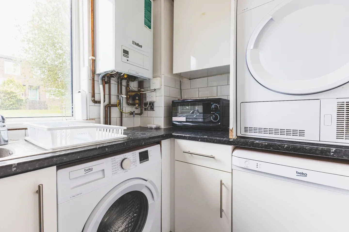Room Dowdeswell Close in Greater London