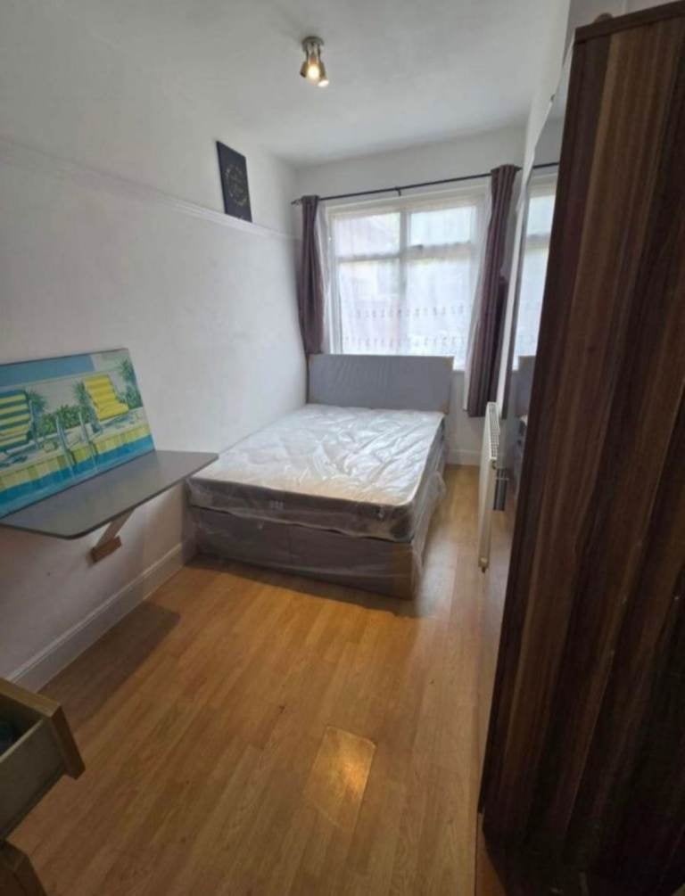 Room Selan Gardens in Greater London