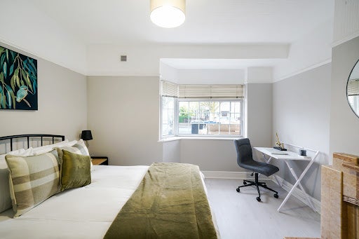 Room Avalon Road in Greater London