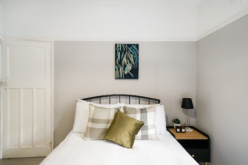 Room Avalon Road in Greater London