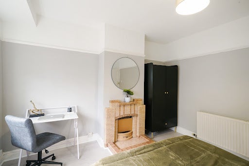 Room Avalon Road in Greater London