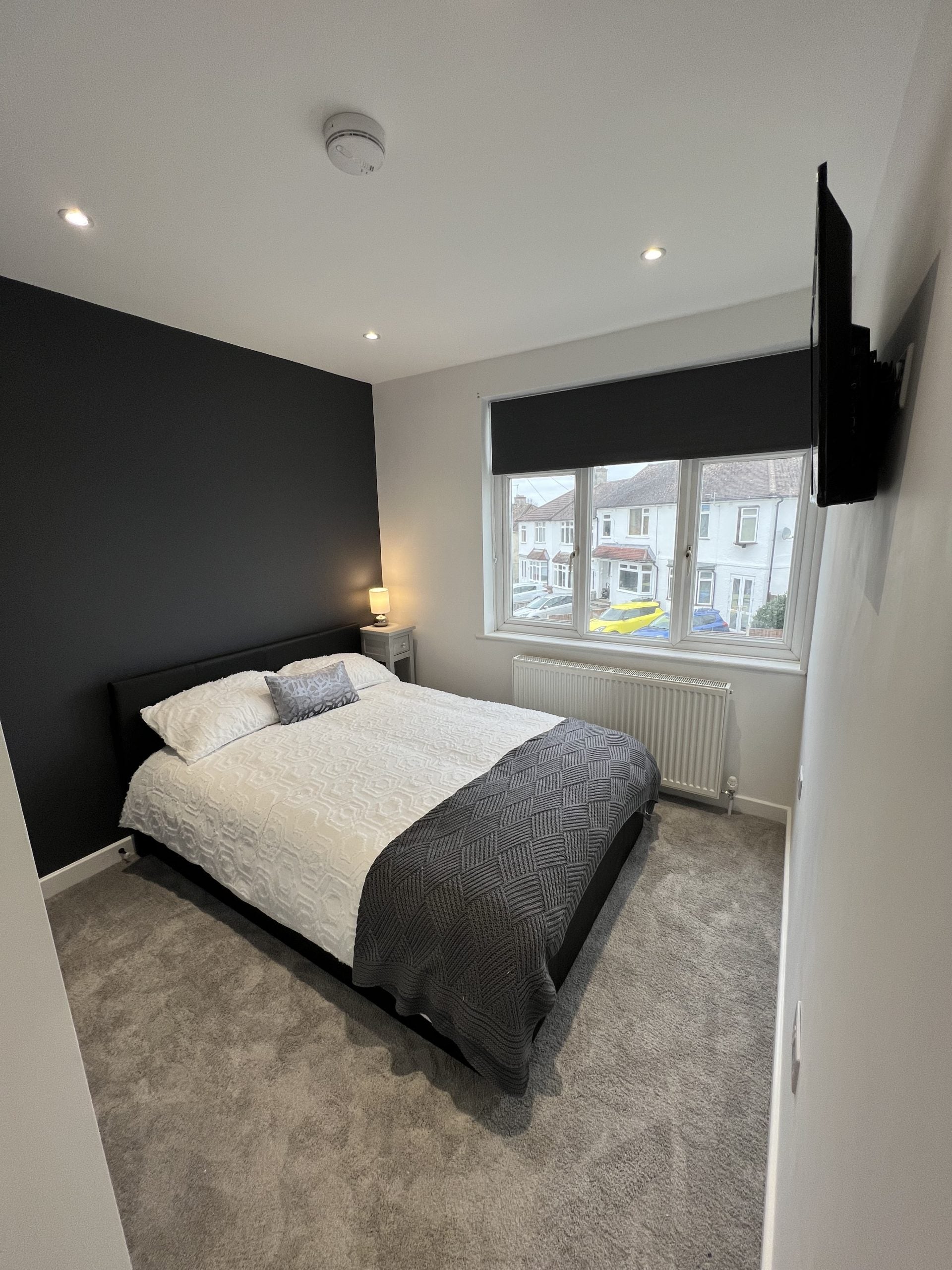 Room Prince Albert Square in Reigate and Banstead