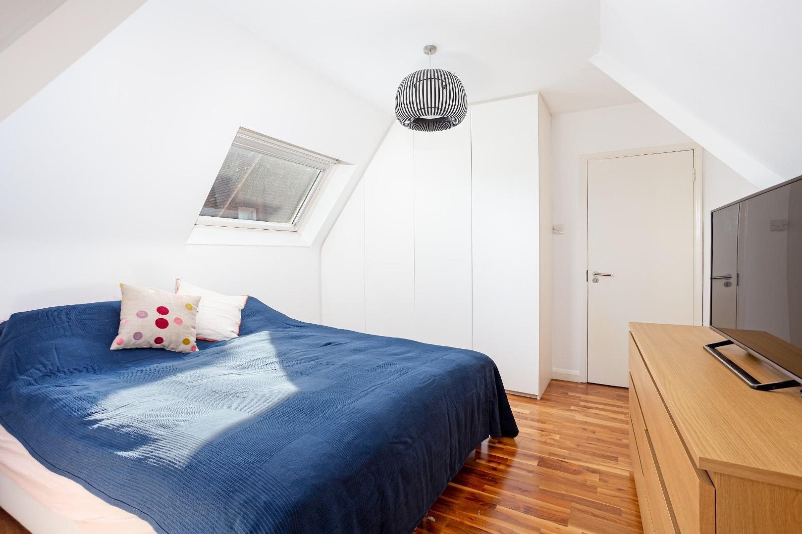 Flat Eton Avenue in Greater London
