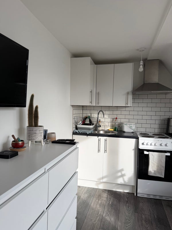 Flat Putney Bridge Road in Greater London
