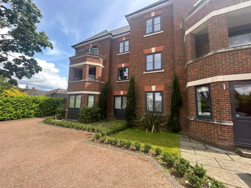 Flat Epsom Road in Guildford