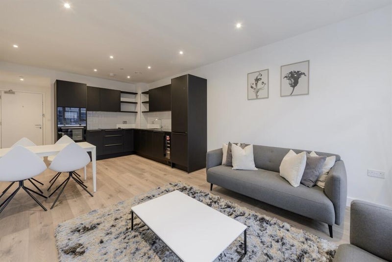 Room Nathan Way in Greater London