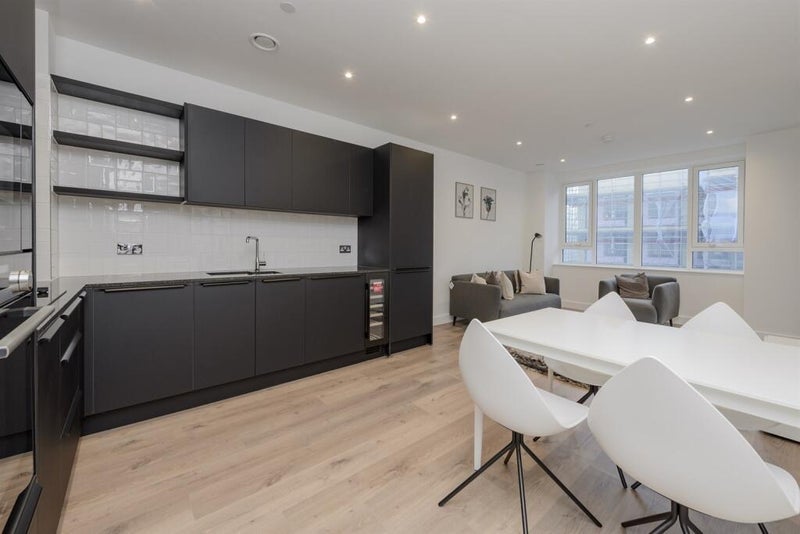 Room Nathan Way in Greater London