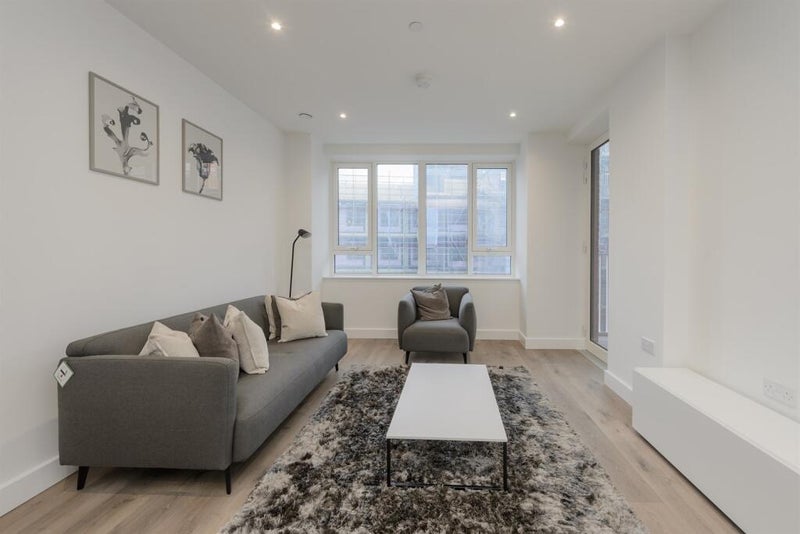 Room Nathan Way in Greater London