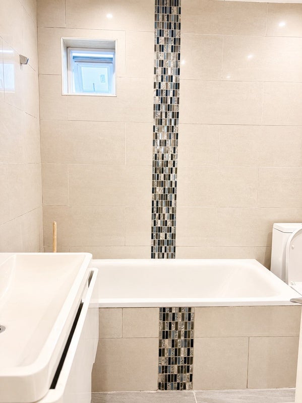 Room Ederline Avenue in Greater London