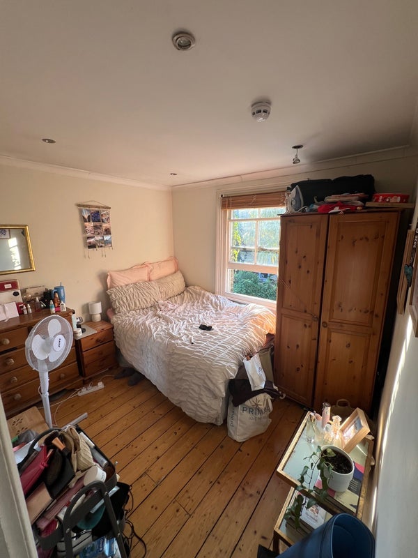 Room Tournay Road in Greater London