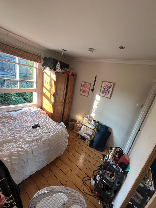 Room Tournay Road in Greater London