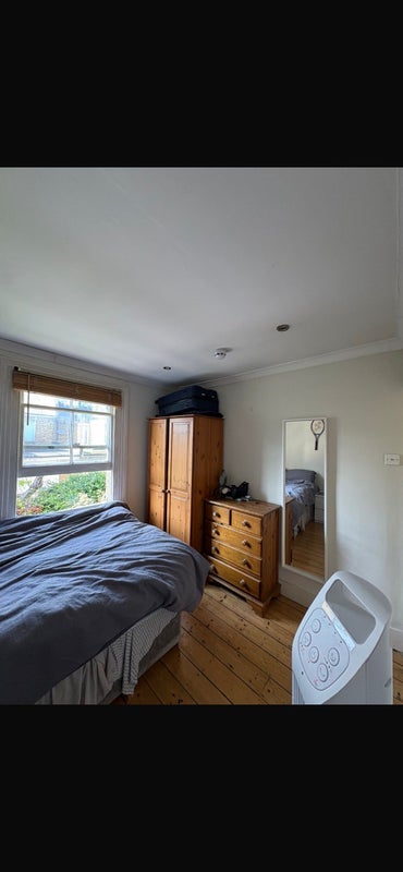 Room Tournay Road in Greater London