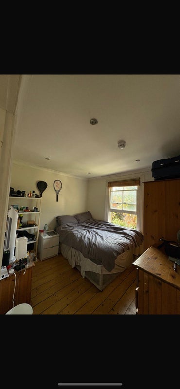 Room Tournay Road in Greater London
