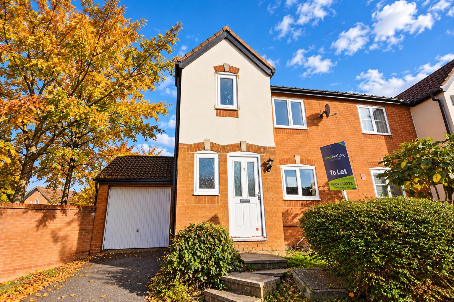 House Worcester Close in Billing