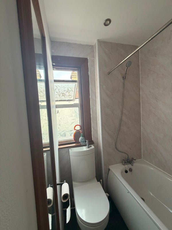 Room Birkbeck Avenue in Greater London