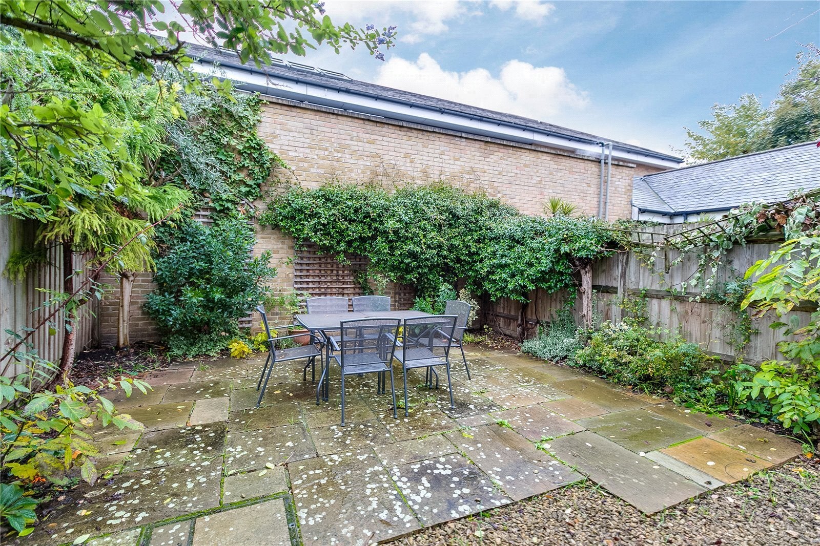 House Lonsdale Road in Greater London