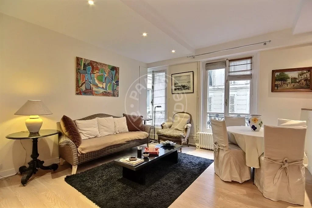 Flat Avenue Kléber in Paris