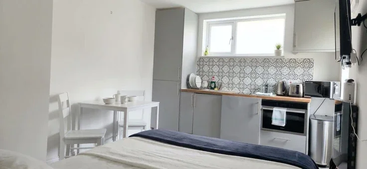 Room Ploughman Drive in Hinton