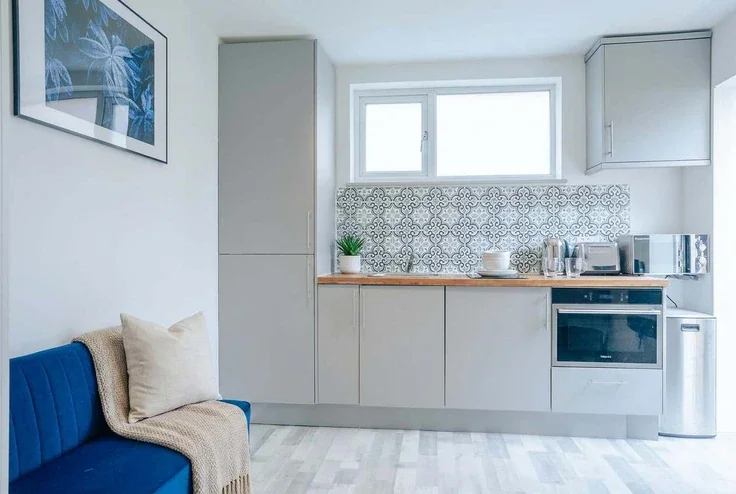 Room Ploughman Drive in Hinton