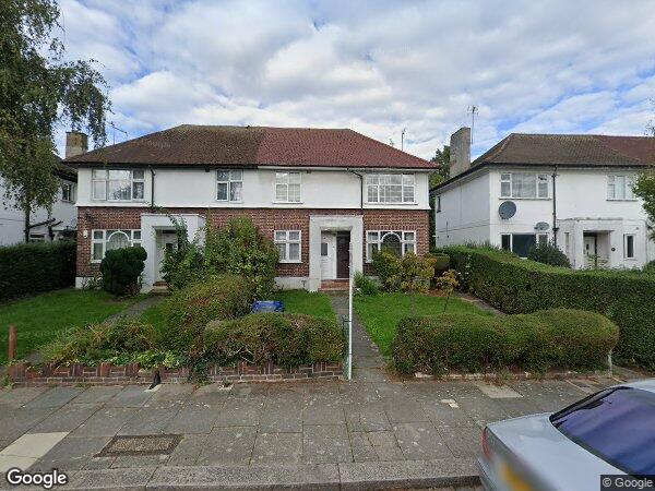 Flat Goring Way in Greater London