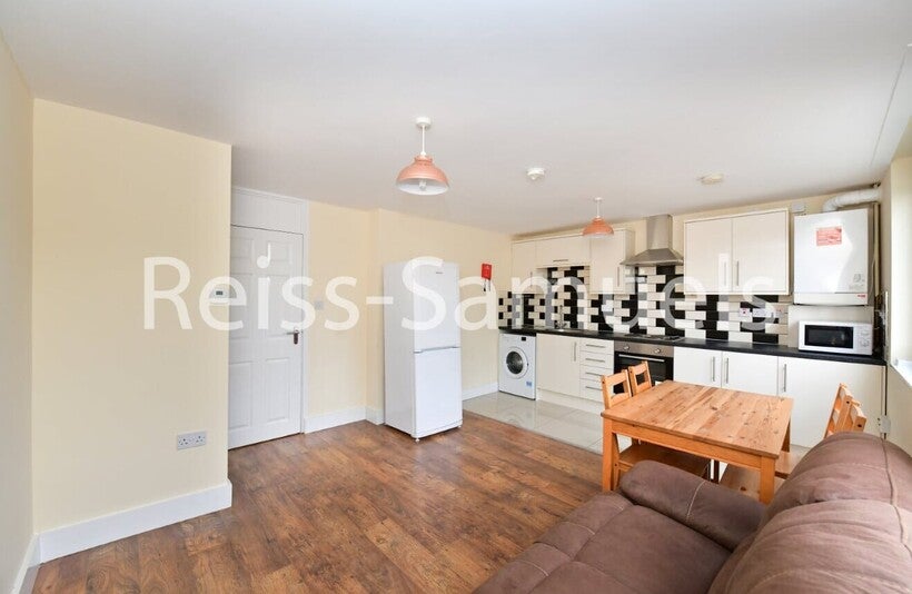 Flat Seyssel Street in Greater London
