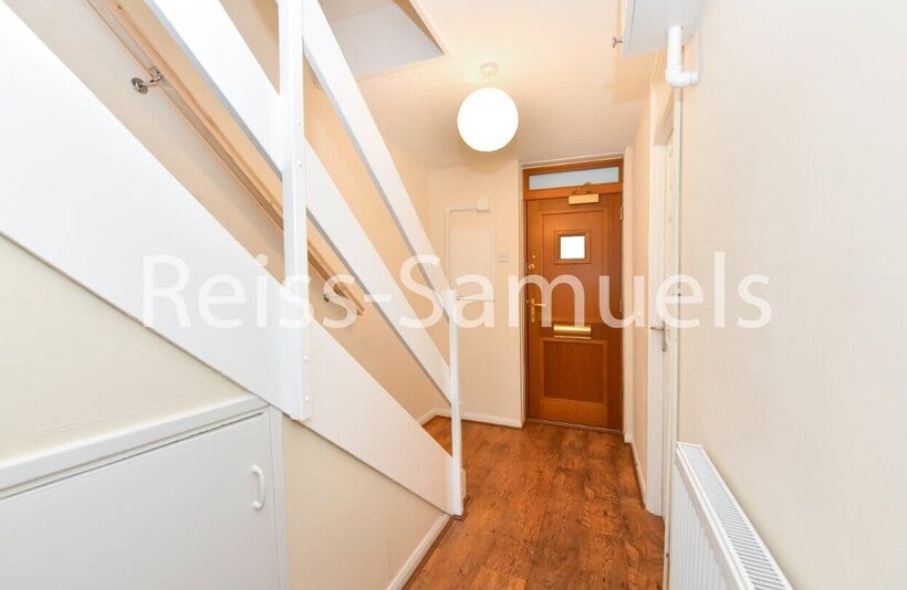 Flat Seyssel Street in Greater London