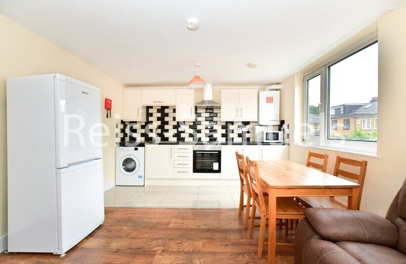 Flat Seyssel Street in Greater London