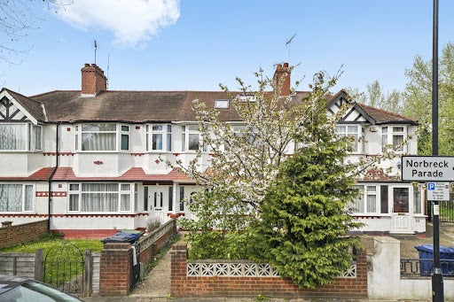 House Cleveley Crescent in Greater London
