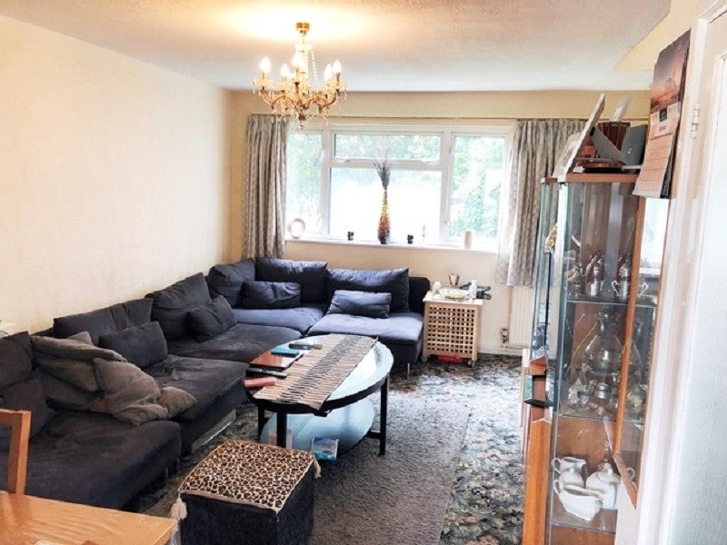 Flat Sunningdale Gardens in Greater London