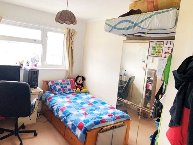 Flat Sunningdale Gardens in Greater London