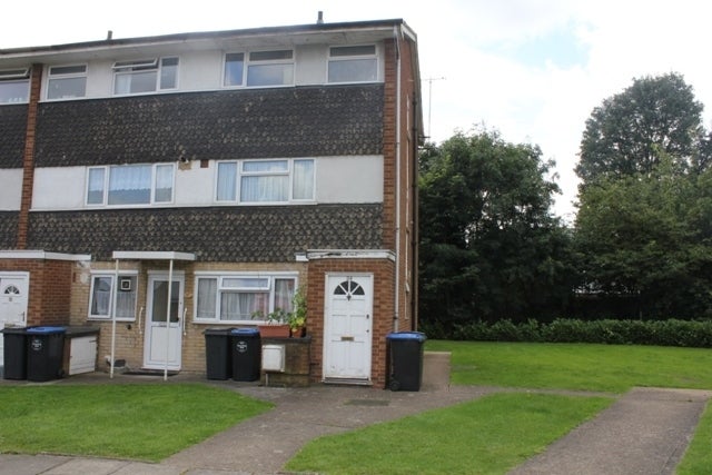 Flat Sunningdale Gardens in Greater London