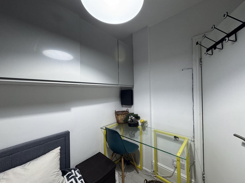 Room Lion Road in Greater London