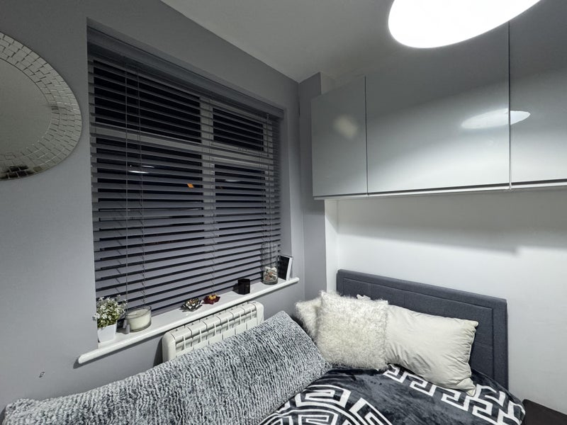 Room Lion Road in Greater London