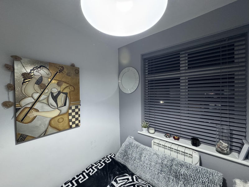 Room Lion Road in Greater London