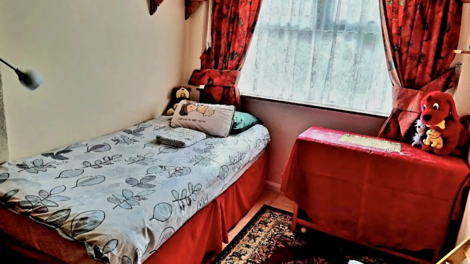 Flat Courtenay Gardens in Nottingham