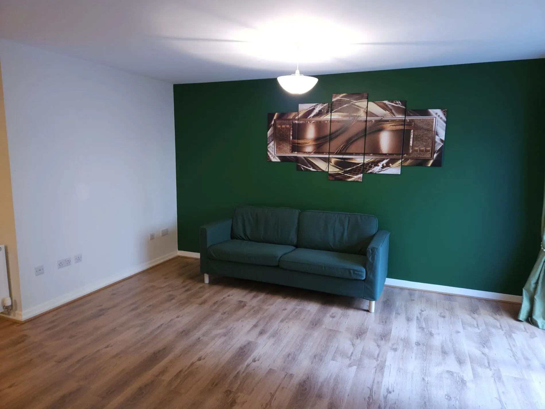 Flat Newhaven Road in City of Edinburgh
