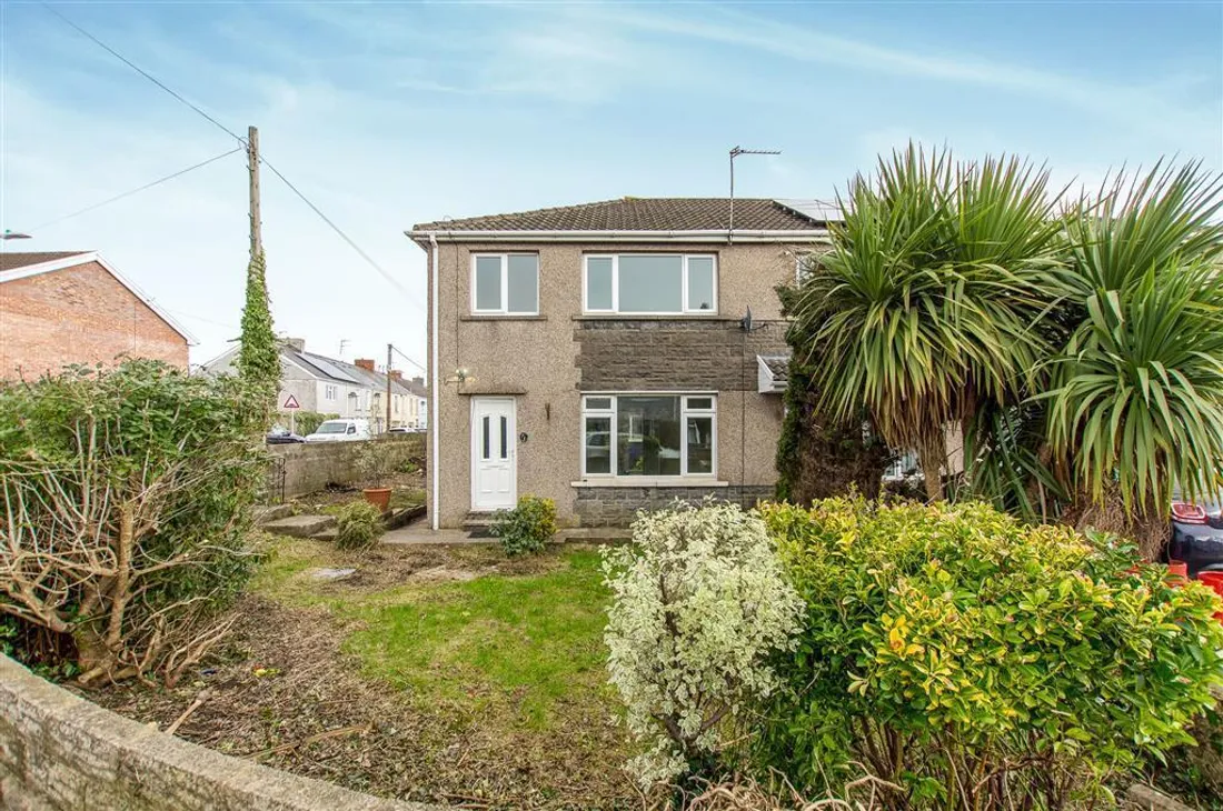House Redlands Close in Pencoed