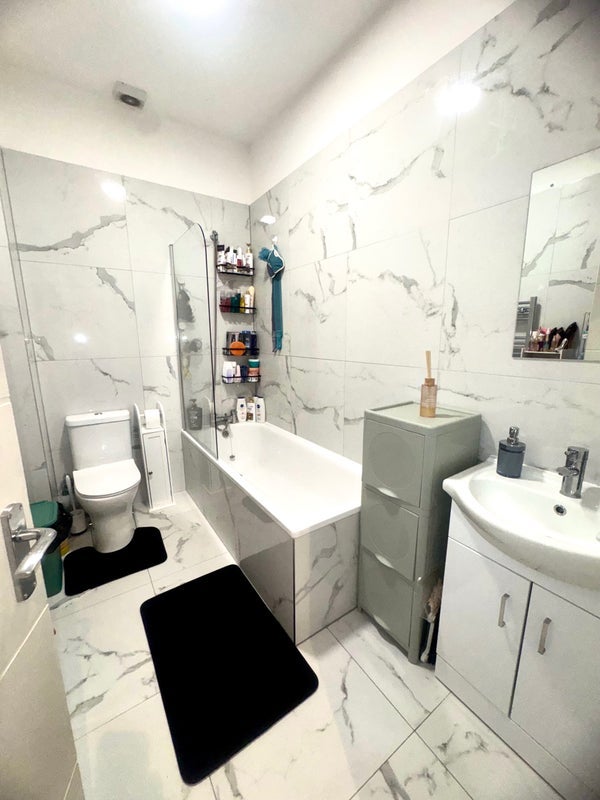 Room Culvert Road in Greater London