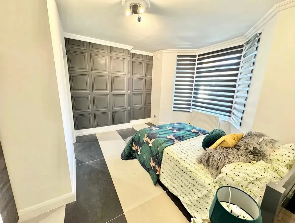 Flat Ashmore Road in City of Westminster