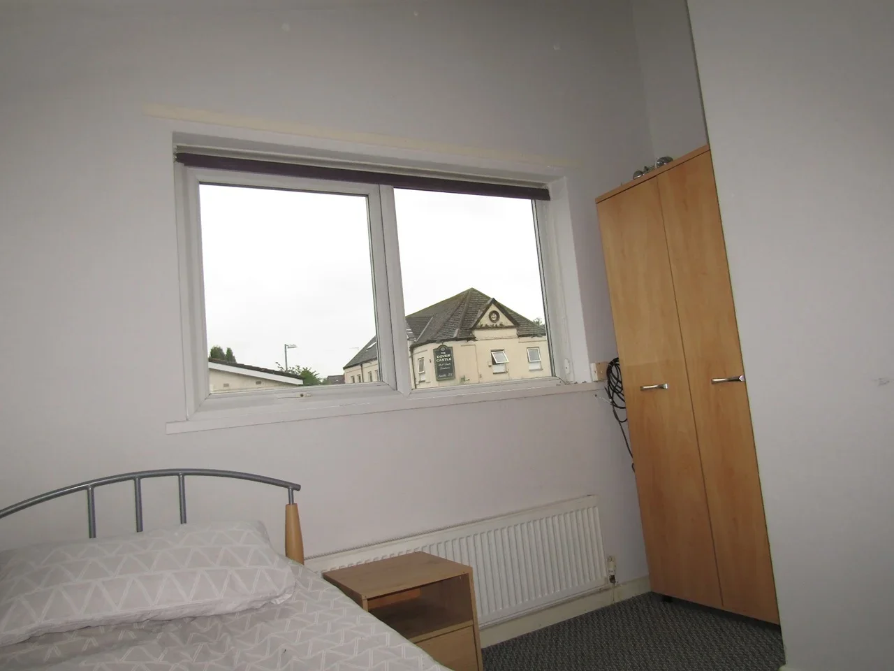 Room Highclere Avenue in Salford
