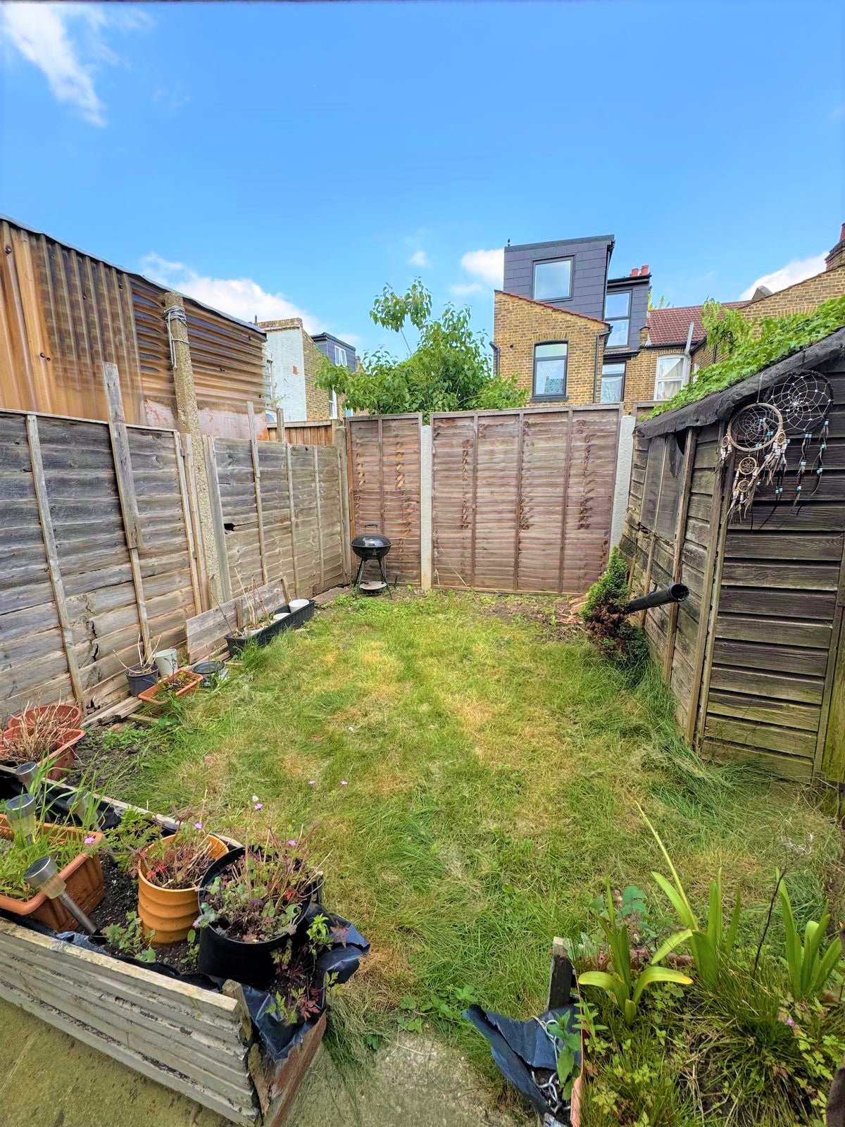 Flat Ivy Road in Greater London