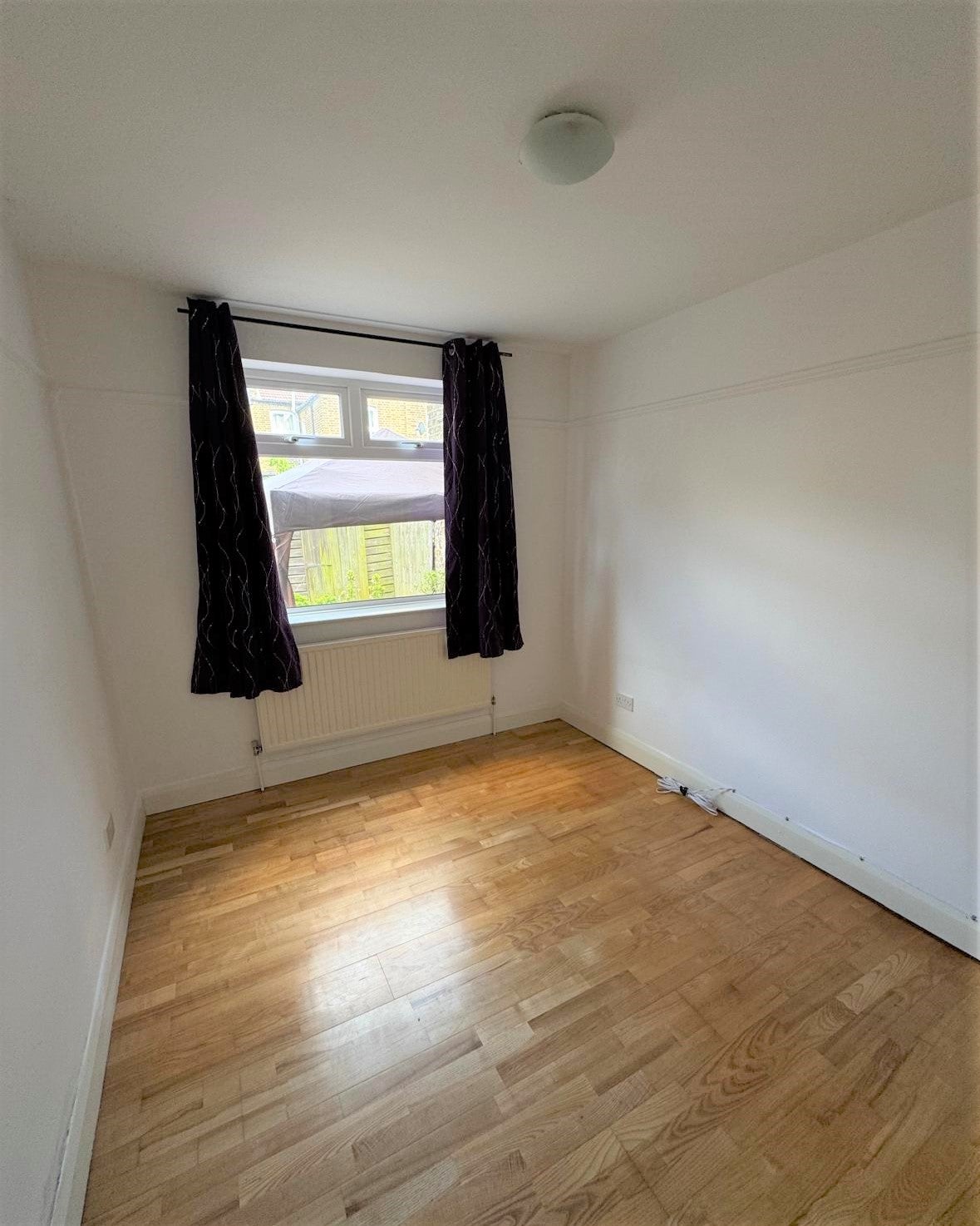 Flat Ivy Road in Greater London