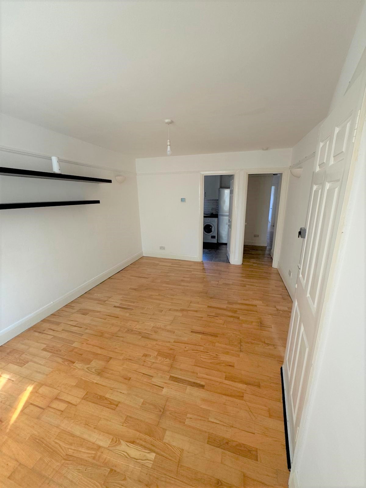 Flat Ivy Road in Greater London